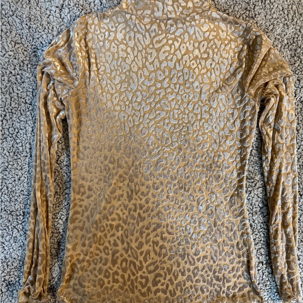 Hem & Thread Cream Textured Top - Picture 4 of 4
